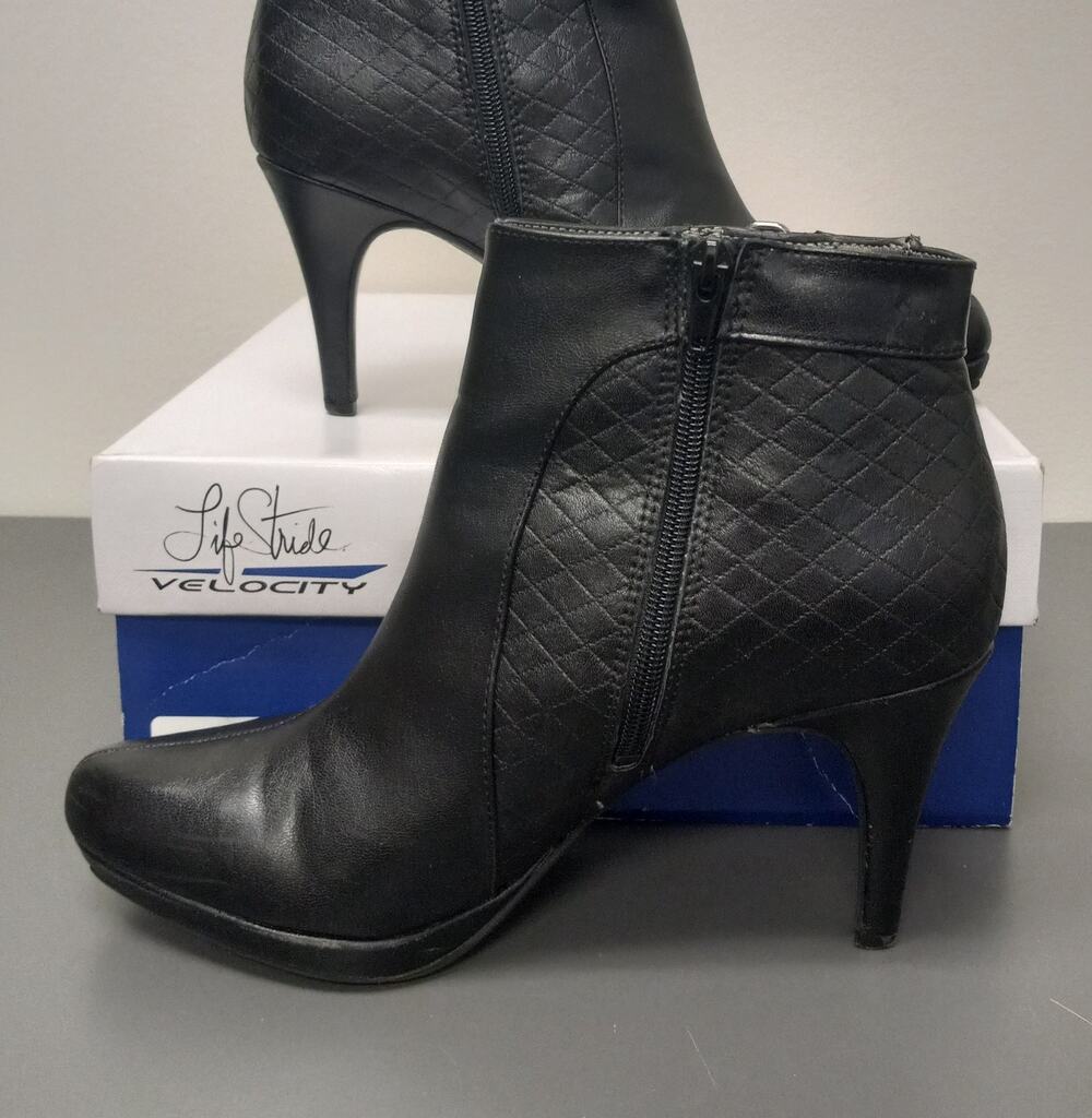 Lifestride Velocity Memory Foam Women Heels 9M Pull On Zip Bootie #39
